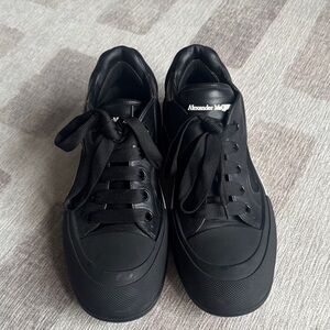 🔥Alexander McQueen Men’s Deal 🔥Black Low-Top Lace-Up Sneakers